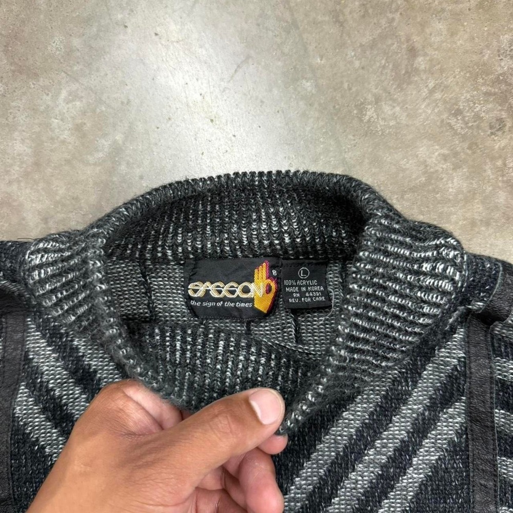 Vintage 90s Sasson Black & Gray 3D Knit Style Abstract Sweater Size L - Picture 3 of 3